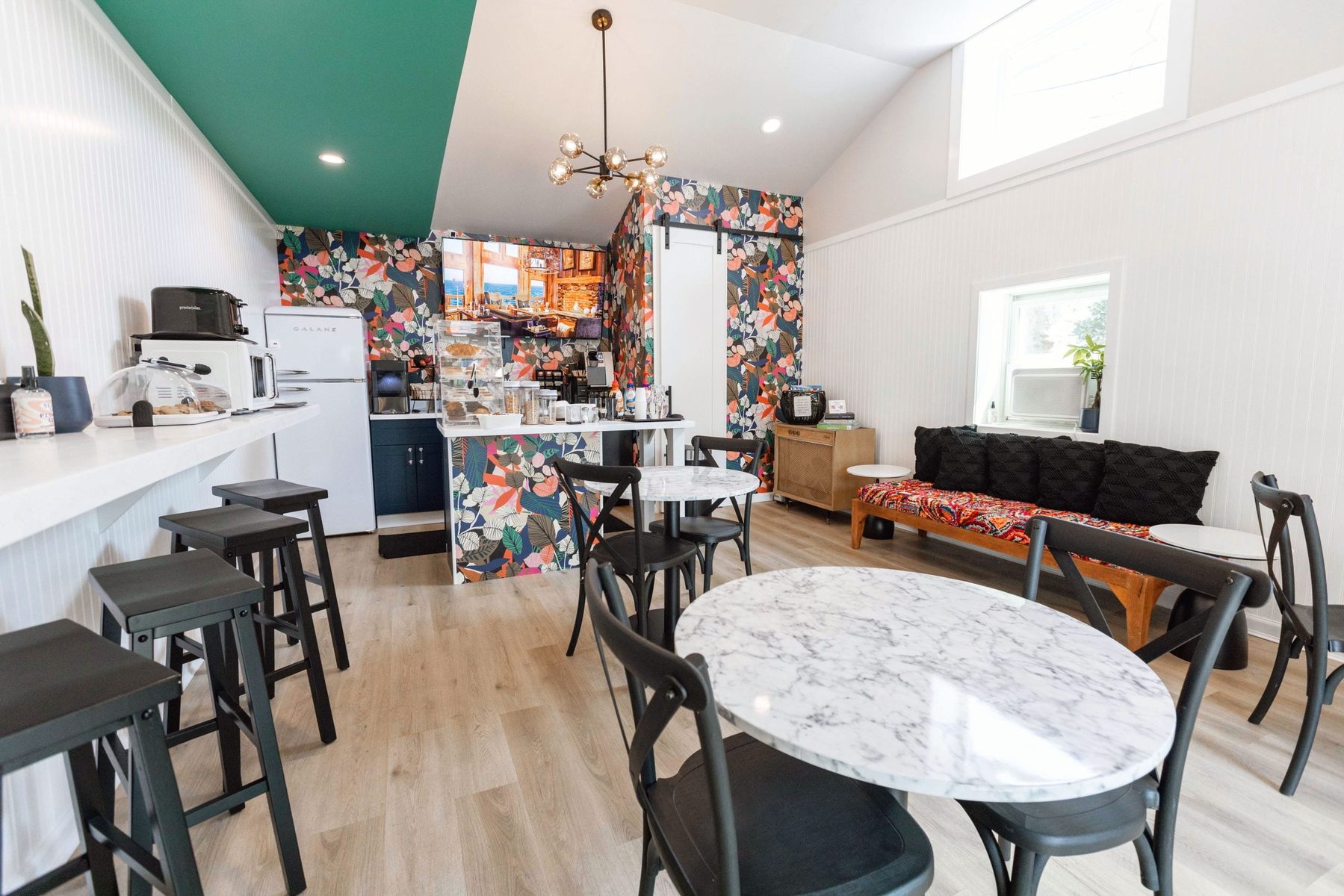 The Social Den indoor-outdoor lounge for events at Ocean View Terrace Inn